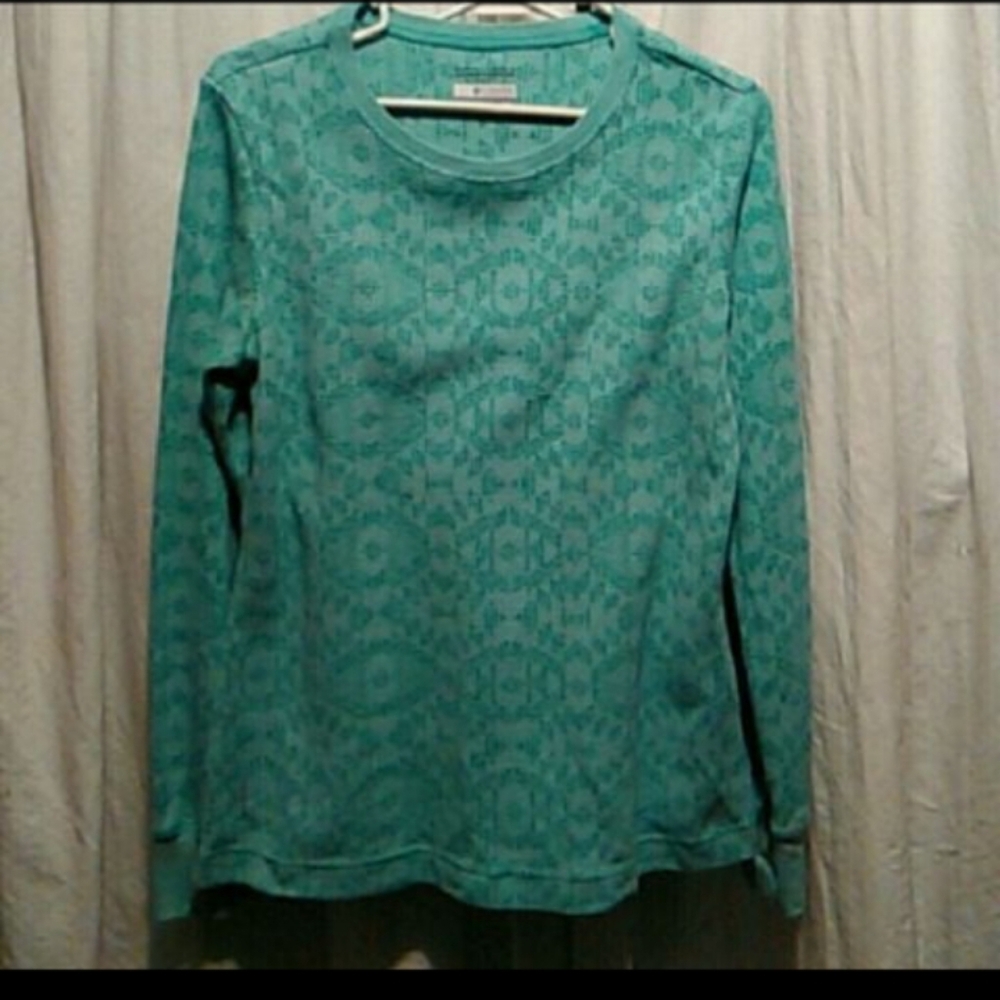 Columbia stretch material Omni long sleeve top